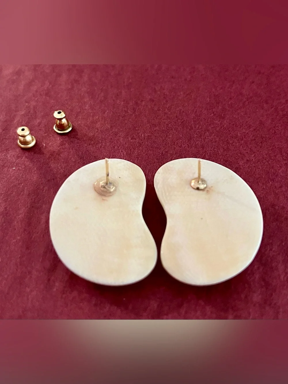 Vintage 70s Cream Kidney Bean Statement Stud Earrings Abstract Retro Costume